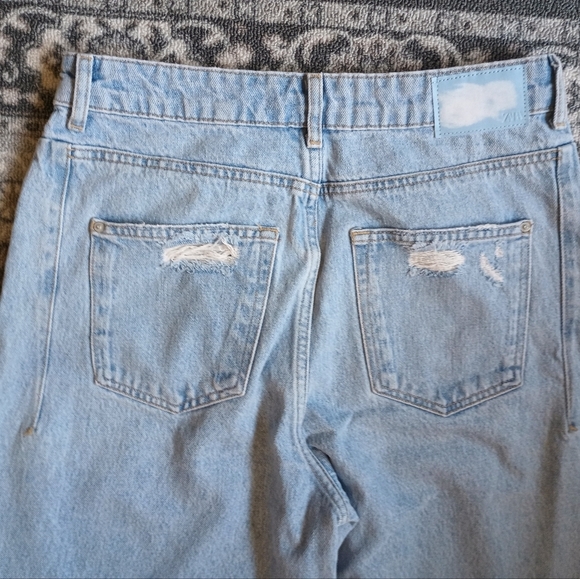 Zara High Rise Baggy Jeans Size 6 Button Fly Light Wash Raw Hem Destroyed - Picture 5 of 14